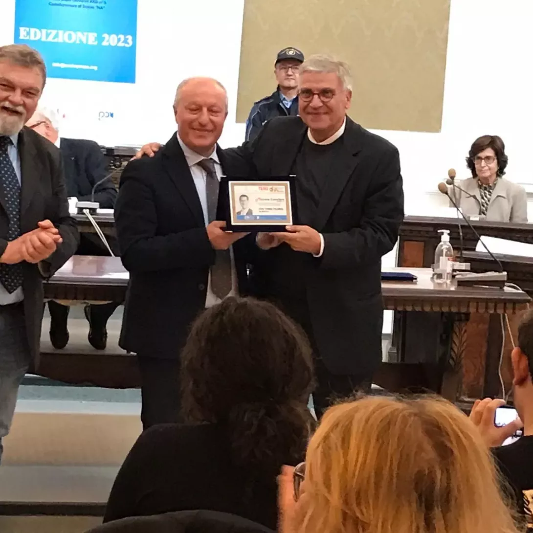 Don Tonino Palmese insignito del Premio "Michele Cavaliere"